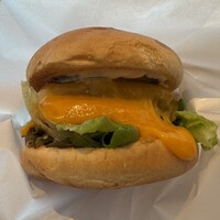 MAISON MARUNOUCHI - マルノウチ 和牛チーズバーガー