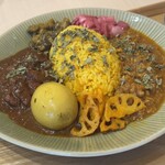 カレーの花子さん - あいがけカレー（キーマ・チキン）＋スパイス味玉¥1450
