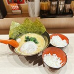 横浜家系ラーメン赤家 - 