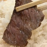 名代!門仲　焼肉てっちゃん - ロースのアップ
