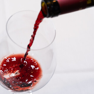 ソムリエが厳選したワインと多彩なドリンクをご用意