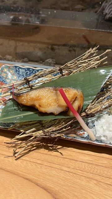 炭火焼き ウキヨバナレ ― 炭と藁の香りに包まれる贅沢な夜』by