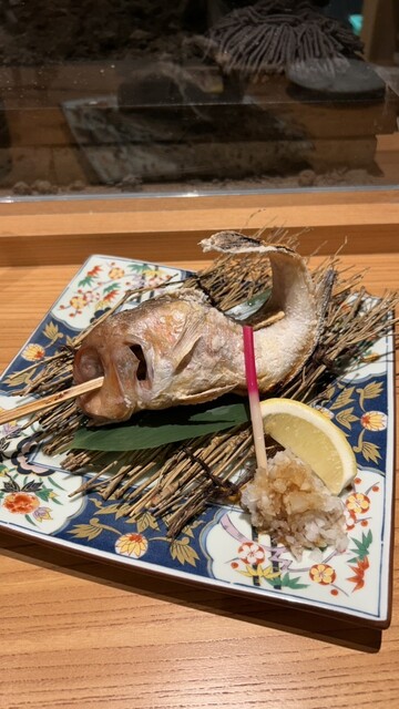 炭火焼き 炭火焼き ウキヨバナレ ― 炭と藁の香りに包まれる贅沢な夜』by