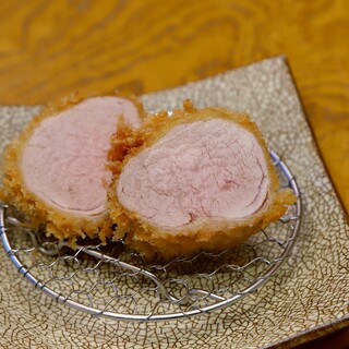 こだわりの食材を使ったとんかつや自家製ドレッシング