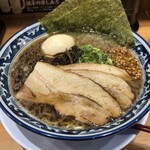 豚と小麦 - 特製ブラック 黒マー油豚骨ラーメン