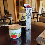 松茸屋 魚松 - 割り下は自分たちで調整。最初はお店の方が作ってくれます。