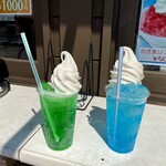 道の駅 あらエッサ - ドリンク写真:左メロンフロート、右ブルーハワイフロート。