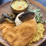 ヤムヤムカデー - 手前で少しずつ混ぜて食べます。