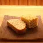 RISTORANTE IL NODO - 自家製のライ麦パンとフォカッチャ