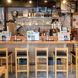 炭の香りとライブ感が楽しめる賑やかな空間◆お一人さまも歓迎！