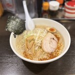 屋台とんこつらーめん めん吉 - 豚骨醤油背脂らーめん(880円)中盛り