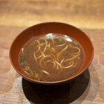 初音鮨 - ラーメン屋でも当たりそうなスープ