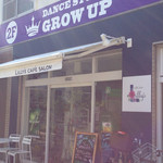 リリーズ - 紫の看板が目印です