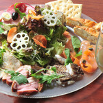 カフェ ブル - 料理写真:前菜盛合せとワイン