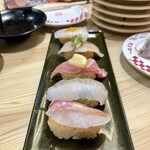 スシロー - 下から、キンメ炙り、カレイ大葉、バチはらもごま油、〆さば、ソデイカ