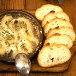 タヴェルナ トゥッカ - 鱧のアヒージョ　1,480円