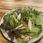 アンプオキナワ - 燻製サバのサラダ