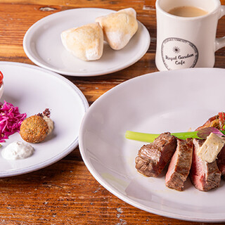 健康志向の方必見！《EAST&WEST》をテーマとした料理