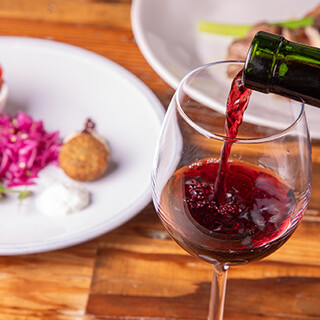 季節ごと変わる幅広い味わいのワインリスト。お昼から提供◎