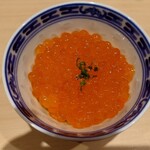 すし 良月 - 新物のイクラと赤酢の酢飯