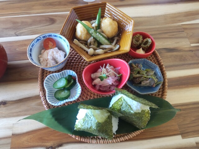 おむすび六丁屋珈琲cafe - 戸出/おにぎり | 食べログ