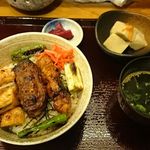 Binchoutan Yakitori Toriyasu - 焼き鳥丼