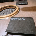 厚切り牛タン 焼肉一心たん助 - 卓上