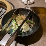 厚切り牛タン 焼肉一心たん助 - ネギナムル