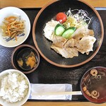 味処とうわ - 料理写真:白金豚生姜焼き定食