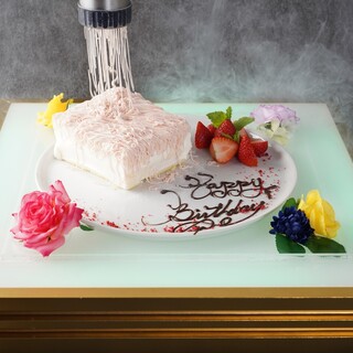記憶に残るサプライズ。アニバーサリーケーキで素敵な演出を♪