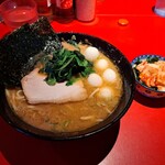 ラーメン 厚木家 - ラーメン、ワカメキムチ、ウズラのたまご