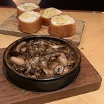 RIGOLETTO SMOKE GRILL & BAR - 燻製きのこのアヒージョ