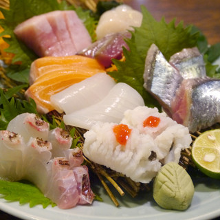 We are proud of our a la carte dishes that go well with alcohol. Assorted Tempura and sashimi are popular