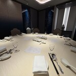 鴻臚 - この日は友人達８人で個室を借りての食事会です。