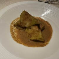鴻臚 - 野菜料理は揚げ茄子の胡麻ソースがけ。