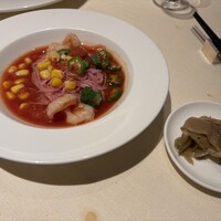 鴻臚 - 麺料理は海老とトマトの冷麺。