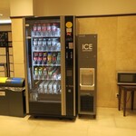 Toyoko Inn Frankfurt am Main Hauptbahnhof - ロビー横に製氷機、電子レンジ、自販機