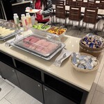Toyoko Inn Frankfurt am Main Hauptbahnhof - ハム、チーズ、サラダ