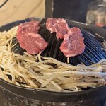 羊肉炭火焼 肉汁屋 - 