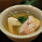 温味 - 土瓶に付属した猪口に取り分け