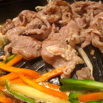 なまらむーちょ - 野菜はタレで煮るのがジンギスカン鍋