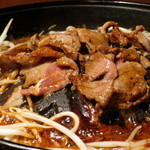 なまらむーちょ - 後半はタレが煮詰まって濃厚になります