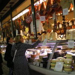 Mercato Centrale Firenze - 市場のサラミ、チーズ屋さん、