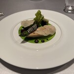 ASAHINA Gastronome - 東京軍鶏＆フォアグラ しっとり低温期理した胸肉と鴨のフォアグラのデュオ チリメンキャベツと生ハムのパヴェを滑らかな黒トリュフのクーリと共に