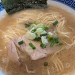 長浜豚骨まるえいラーメン - ラーメン（750円）安い！