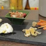 トリワイン ＰＩＫＯＳＨＨＨＵ - こだわりチーズ盛り合わせ 右側