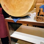 マンマパスタ - チーズの器で