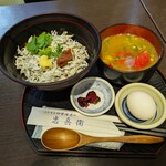 しらすと伊勢海老の 忠兵衛 - 釜揚げシラス丼と伊勢海老の味噌汁のセット