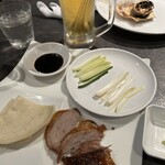 海鮮ブッフェダイニング 銀座八芳 - 北京ダックはクレープ生地は蒸籠内なのでしっとりだけど、鴨皮は直ぐ乾いてしまって風味落ちるので注意