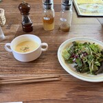 黒牛の里 - まずはサラダとスープ